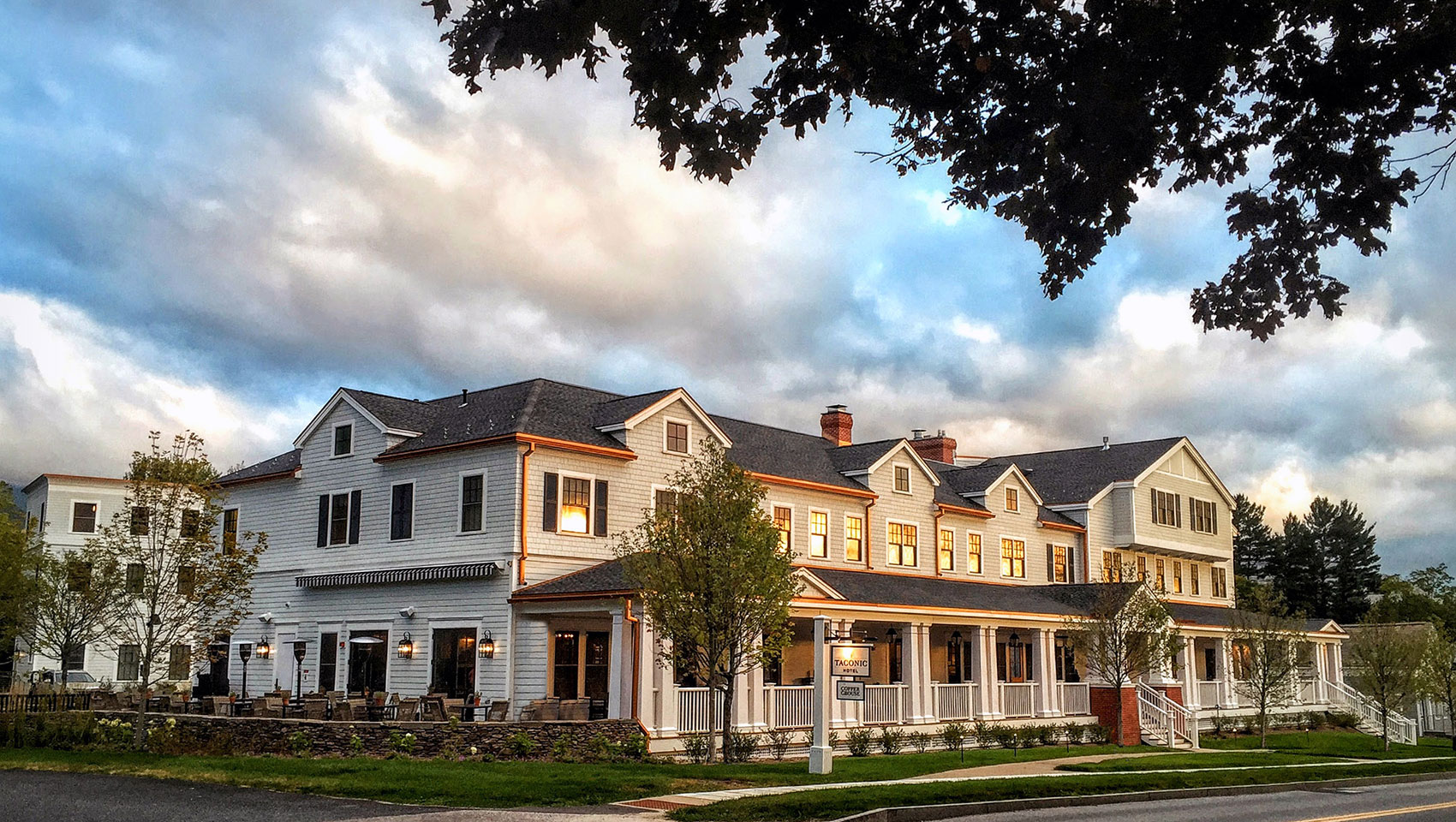 Taconic Hotel Exterior